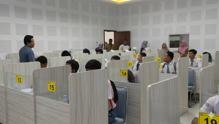 Perkuat Wawasan Digital, Puluhan Siswa SMK N 1 Trucuk Klaten Ikuti Campus Tour di Lab Bahasa UMBY